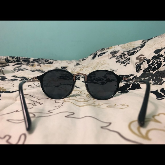 Sunglasses- Round black glasses - Picture 3 of 3